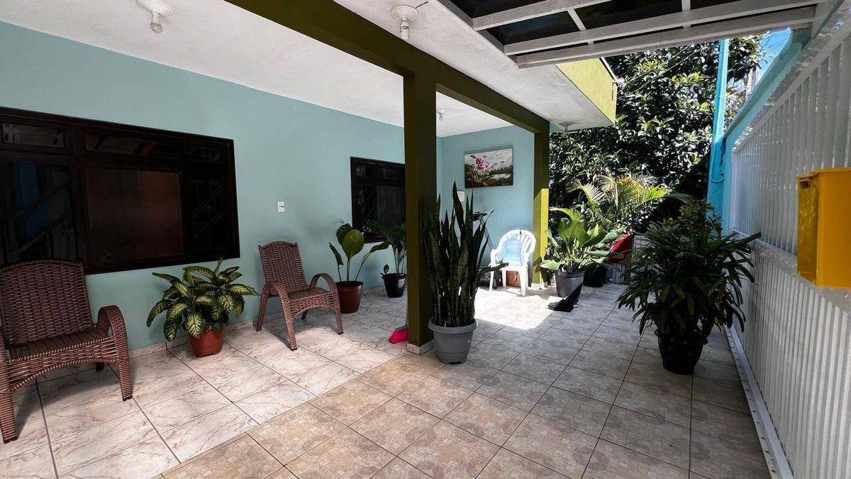Casa Mobiliada à venda, com 3 quartos, sendo 1 suíte +2, Duas vagas, Bairro Fazendinha, Itajaí - Casa em Fazenda, Itajaí - à venda - I3 CORRETORES ASSOCIADOS S/S