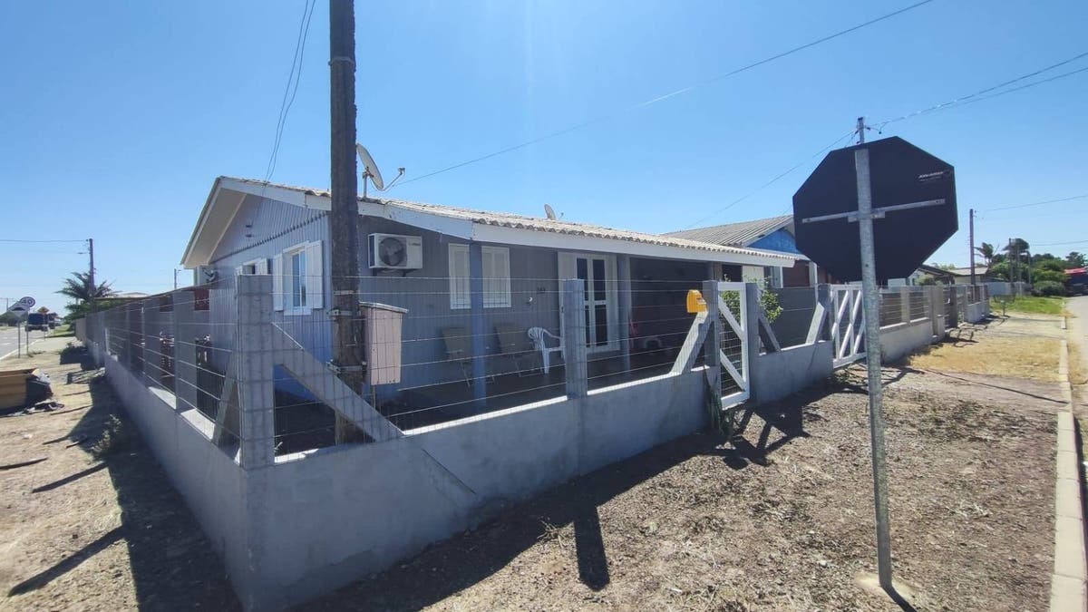 Casa de esquina com piscina e anexo em Capivari do Sul - Casa em Jardim Formoso, Capivari do Sul - à venda - Famer Negócios Imobiliários LTDA