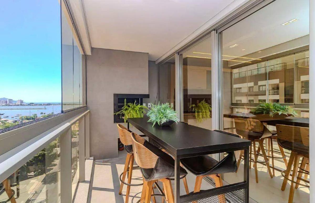 Apartamento à venda, mobiliado, decorado e equipado, com 3 quartos, sendo 1 suíte, 2 vagas, Lotisa Classic, no Bairro Fazenda em Itajaí SC - Apartamento em Fazenda, Itajaí - à venda - I3 CORRETORES ASSOCIADOS S/S