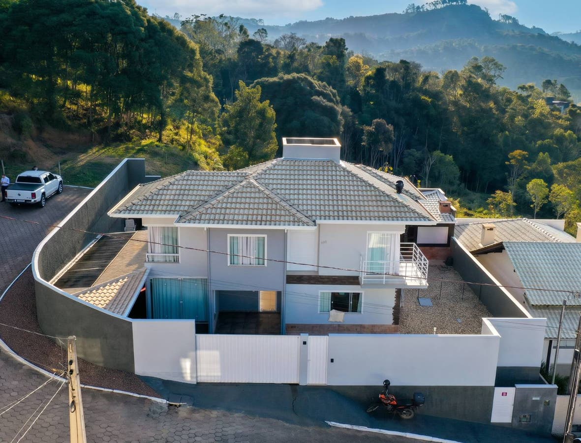 Casa de Alvenaria - Venda - 02 dormitórios - 260m2 - Semi Mobiliada - Piscina Aquecida - Fundo Canoas - Rio do Sul - Casa em Fundo Canoas, Rio do Sul - à venda - Cifra Imóveis e Empreendimentos Imobiliários