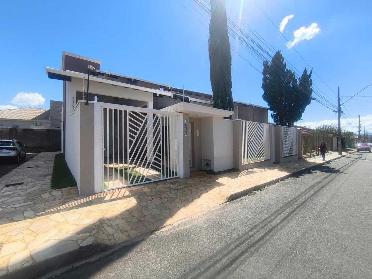 🏠, Casa, Venda , 1.390.000,00 , São Carlos, Pouso Alegre - MG, com 3 quartos, 1 suíte, 3 banheiros, 2988 ~ Casa São Carlos - Casa em São Carlos, Pouso Alegre - à venda - IMOBILIÁRIA VLT IMÓVEIS LTDA