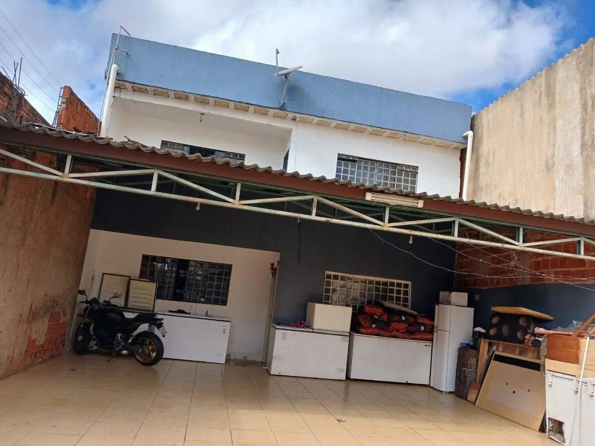 Sobrado à Venda na QR 212 - Samambaia Norte - Comercial em Samambaia Norte (Samambaia), Brasília - à venda - Milton Aparecido Correa