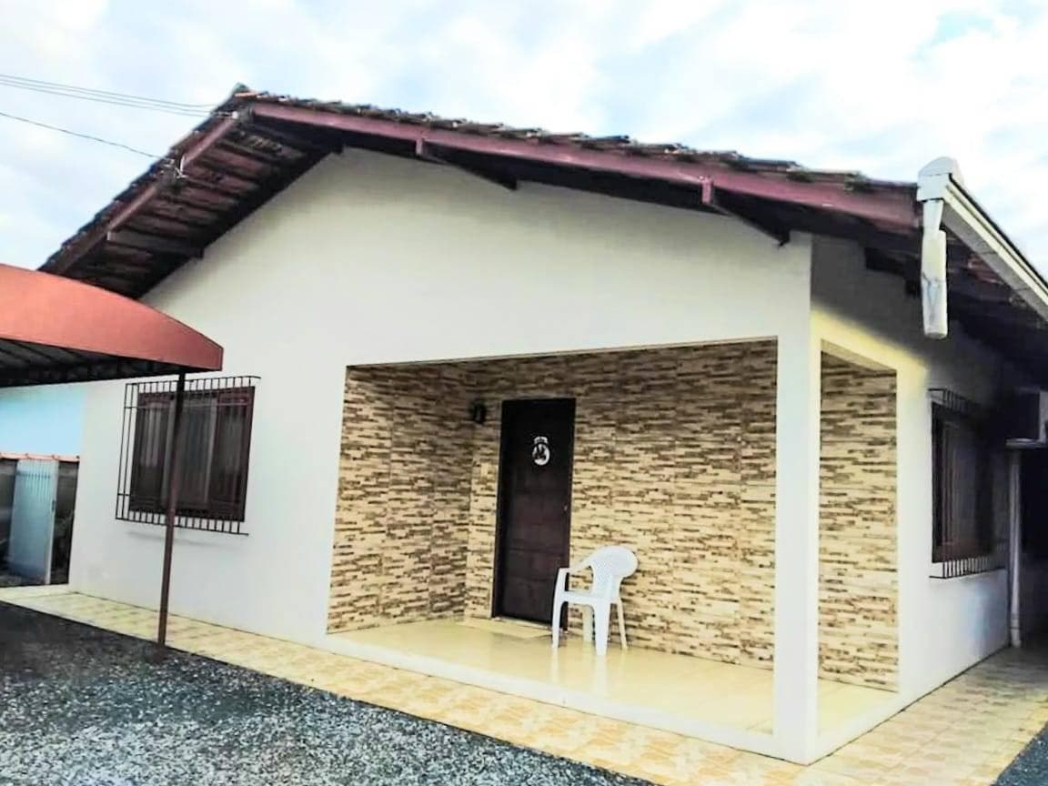 Casa com Suíte + 2 quartos à Venda, Comasa - Joinville - Casa em Comasa, Joinville - à venda - H7 Imóveis Ltda