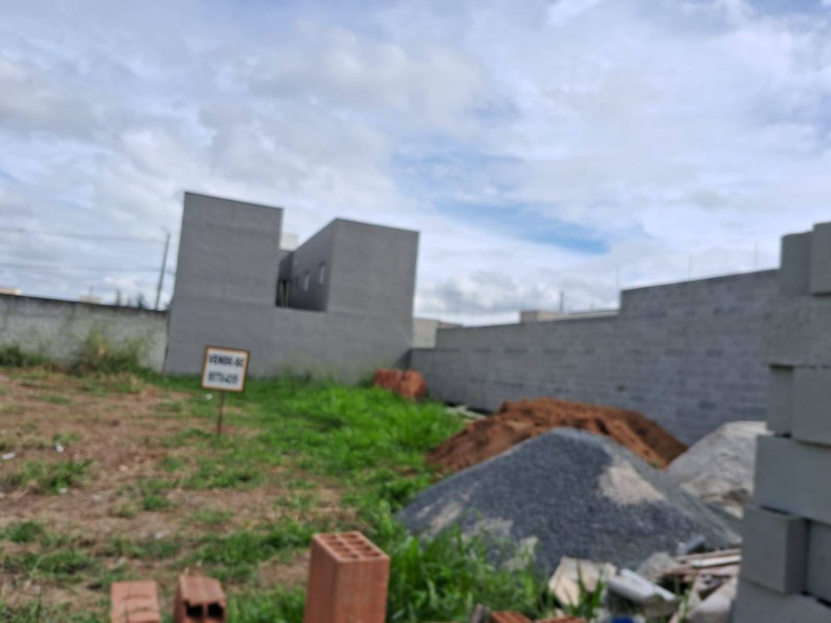 Lote/Terreno à Venda, Residencial e Comercial Portal dos Eucaliptos - Pindamonhangaba - Lote/Terreno em Residencial e Comercial Portal dos Eucaliptos, Pindamonhangaba - à venda - EDSON DERRICO IMOVEIS LTDA