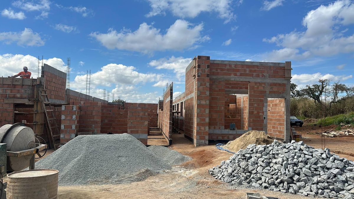 Linda Casa em Construção 3 Quartos na Vila Suzano | Mateus Leme - Casa em Vila Suzana, Mateus Leme - à venda - Via M Empreendimentos Imobiliários Ltda