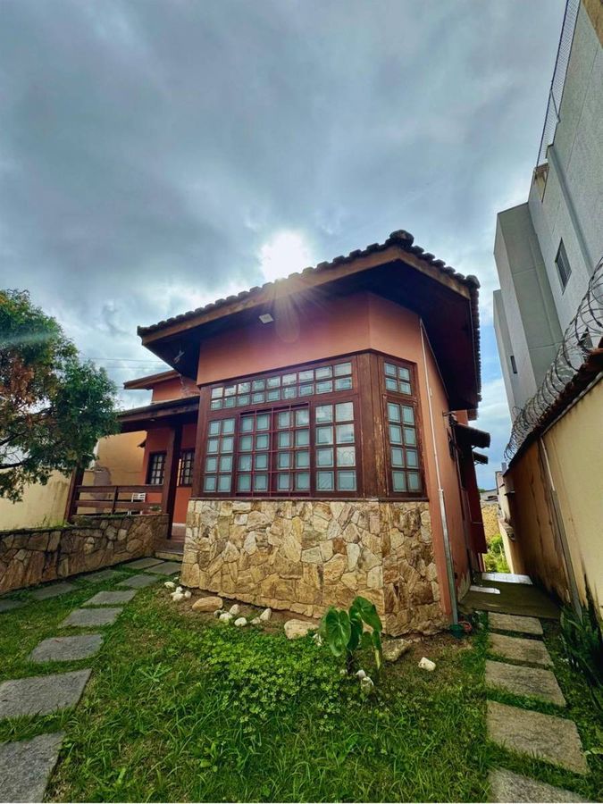 Sobrado com 5 Quartos, Centro - Pindamonhangaba - Sobrado em Centro, Pindamonhangaba - para locação e à venda - EDSON DERRICO IMOVEIS LTDA