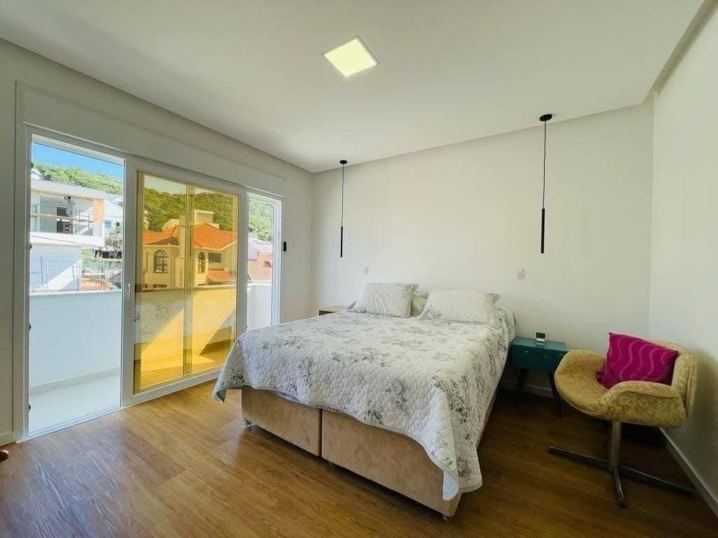 Casa com 3 dormitórios à venda, 275 m² por R$ 2.800.000 - Pedra Branca - Palhoça/SC - Casa em Cidade Universitária Pedra Branca, Palhoça - à venda - Madri Imóveis ltda