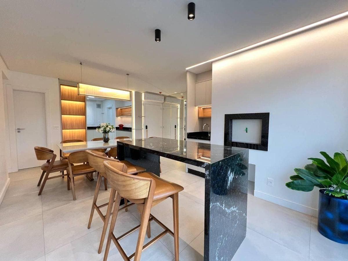 Apartamento com 3 suítes e lazer completo para locação anual em Balneário Camboriú - Apartamento em Centro, Balneário Camboriú - para locação - Desc Imóveis