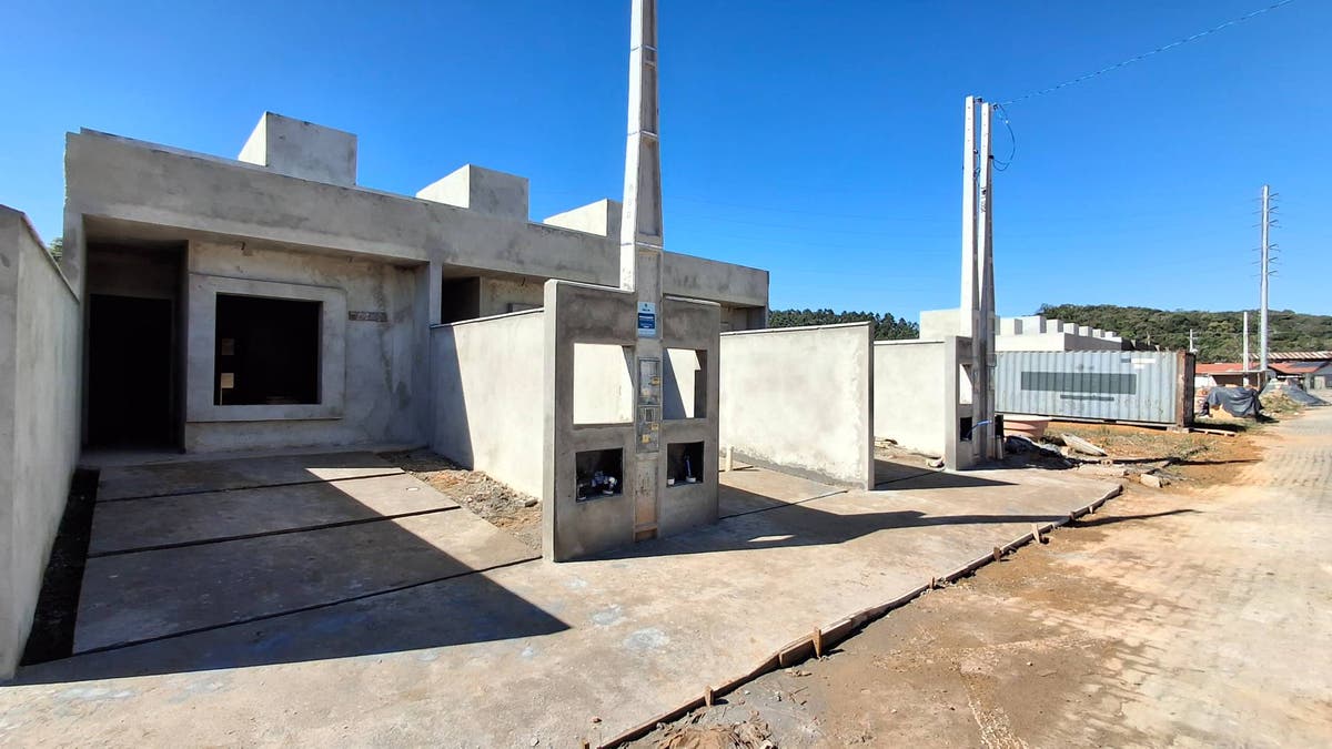 Geminado a venda em Caixa da Água - Casa em Caixa D'Agua, Guaramirim - à venda - Guara Imóveis Ltda