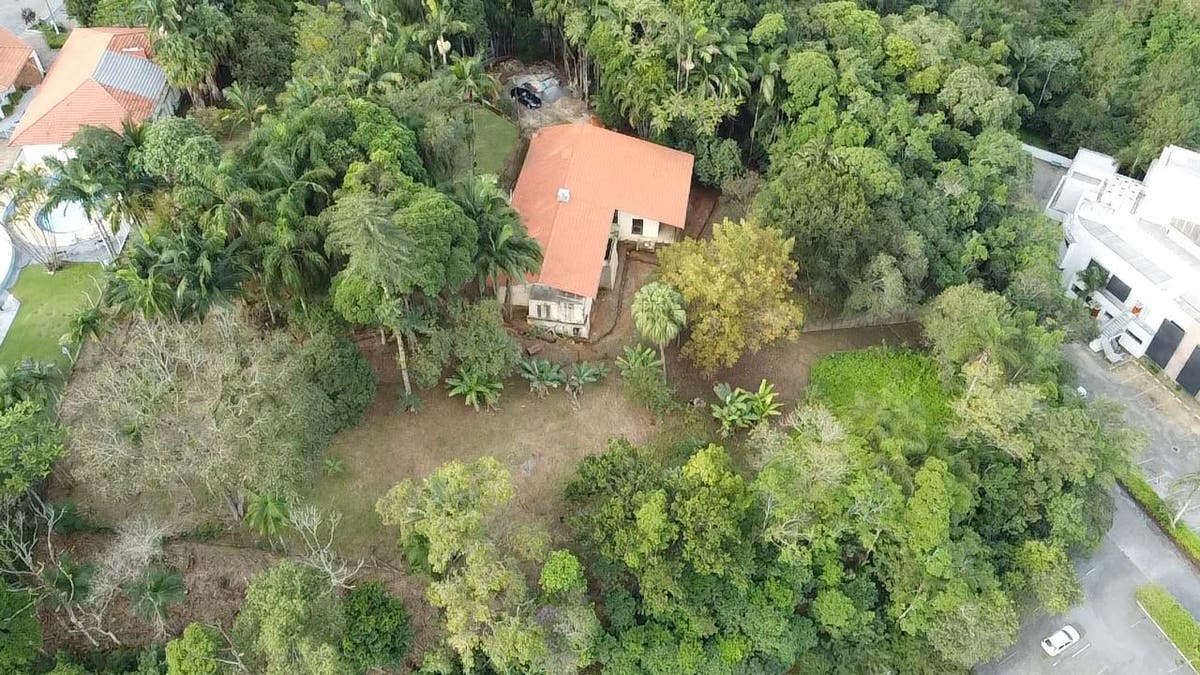 TERRENO NO BAEPENDI COM CASA EM FASE DE REFORMA - Casa em Vila Baependi, Jaraguá do Sul - à venda - Brisa Sul Imóveis