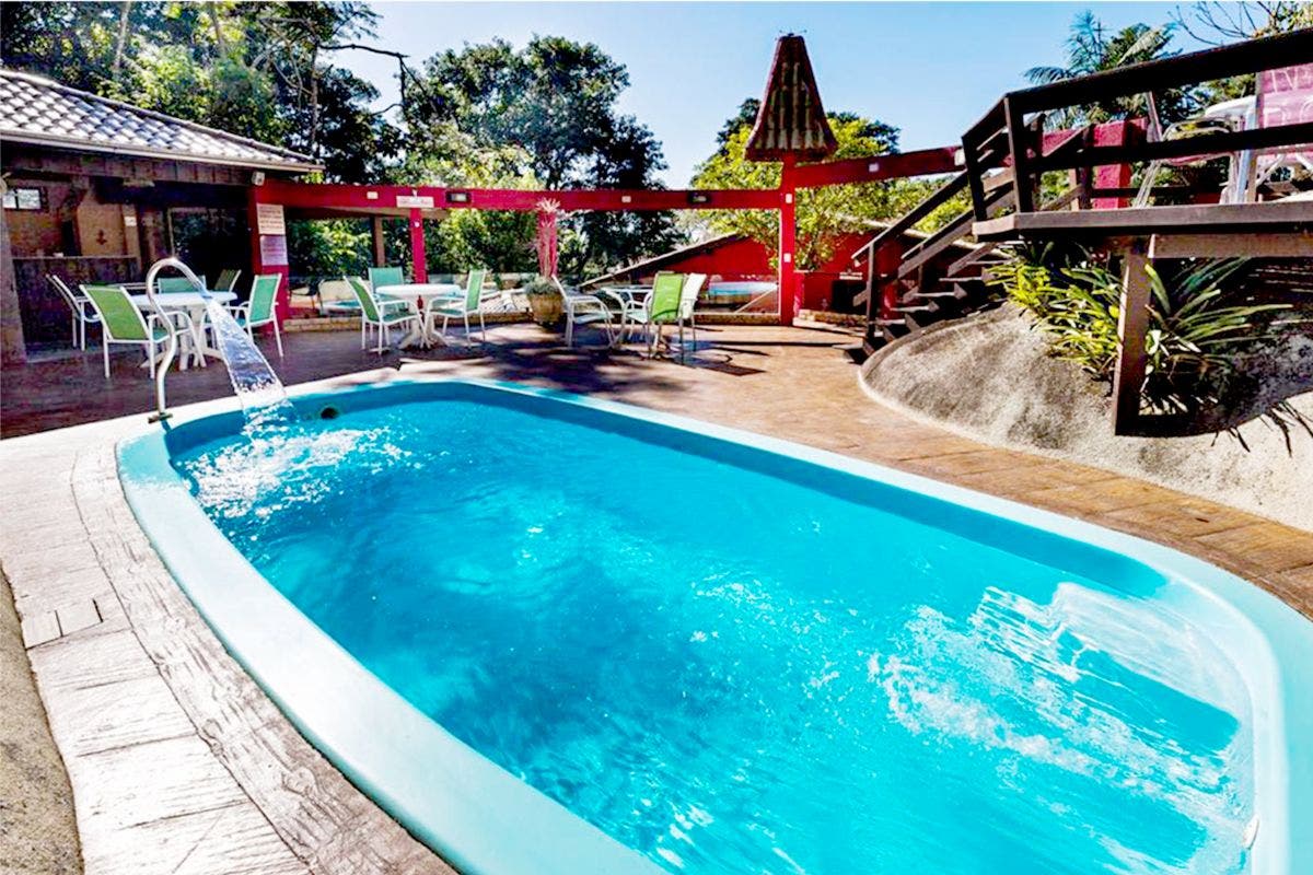 Pousada à venda na Praia de Taquaras em Balneário Camboriú - Hotel em Praia das Taquaras, Balneário Camboriú - à venda - Desc Imóveis