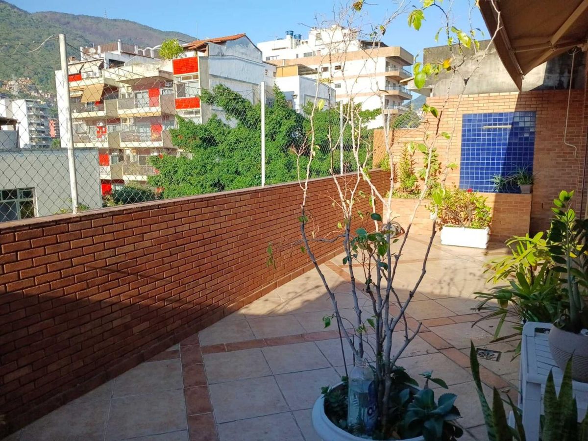 Cobertura Linear a Venda. Praça Xavier de Brito Sala 3 quartos sendo 1 suite e 1 vaga na escritura, elevador chega na cobertura. Código 24900 - Cobertura em Tijuca, Rio de Janeiro - à venda - MIGUEZ IMOBILIÁRIA