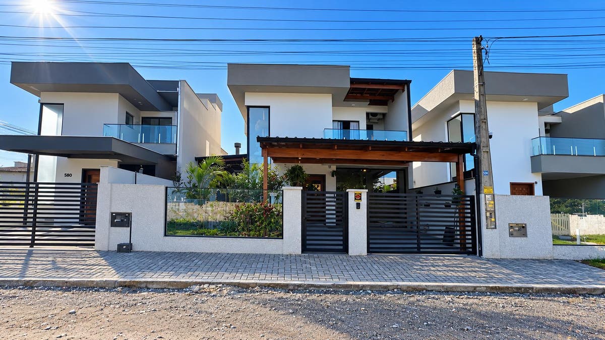 SOBRADO MOBILIADO - Sobrado em Itapema do Norte, Itapoá - à venda - EVEREST INVESTIMENTOS IMOBILIARIOS