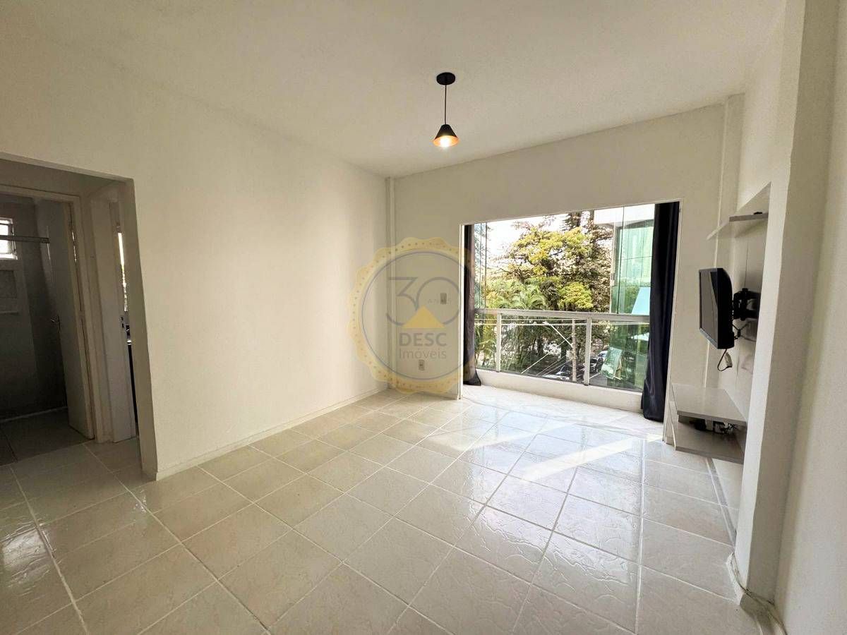 Apartamento semimobiliado para locação anual na Avenida Brasil em Balneário Camboriú - Apartamento em Barra Sul, Balneário Camboriú - para locação - Desc Imóveis