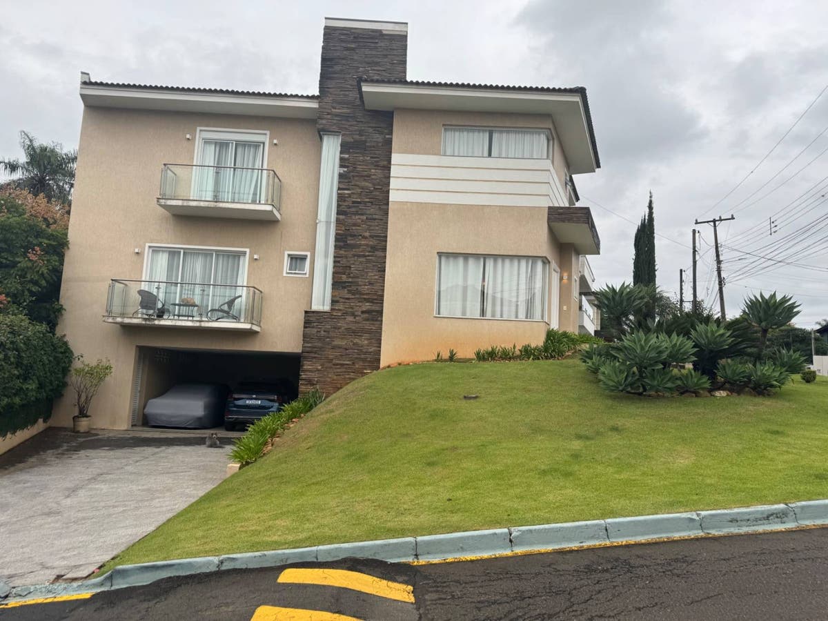 Oficinas - Condomínio Parque dos Franceses - Residência de Alto Padrão de Esquina com 04 Quartos (sendo 02 Suítes) - Casa de Condomínio em Oficinas, Ponta Grossa - à venda - Oniesko Imóveis