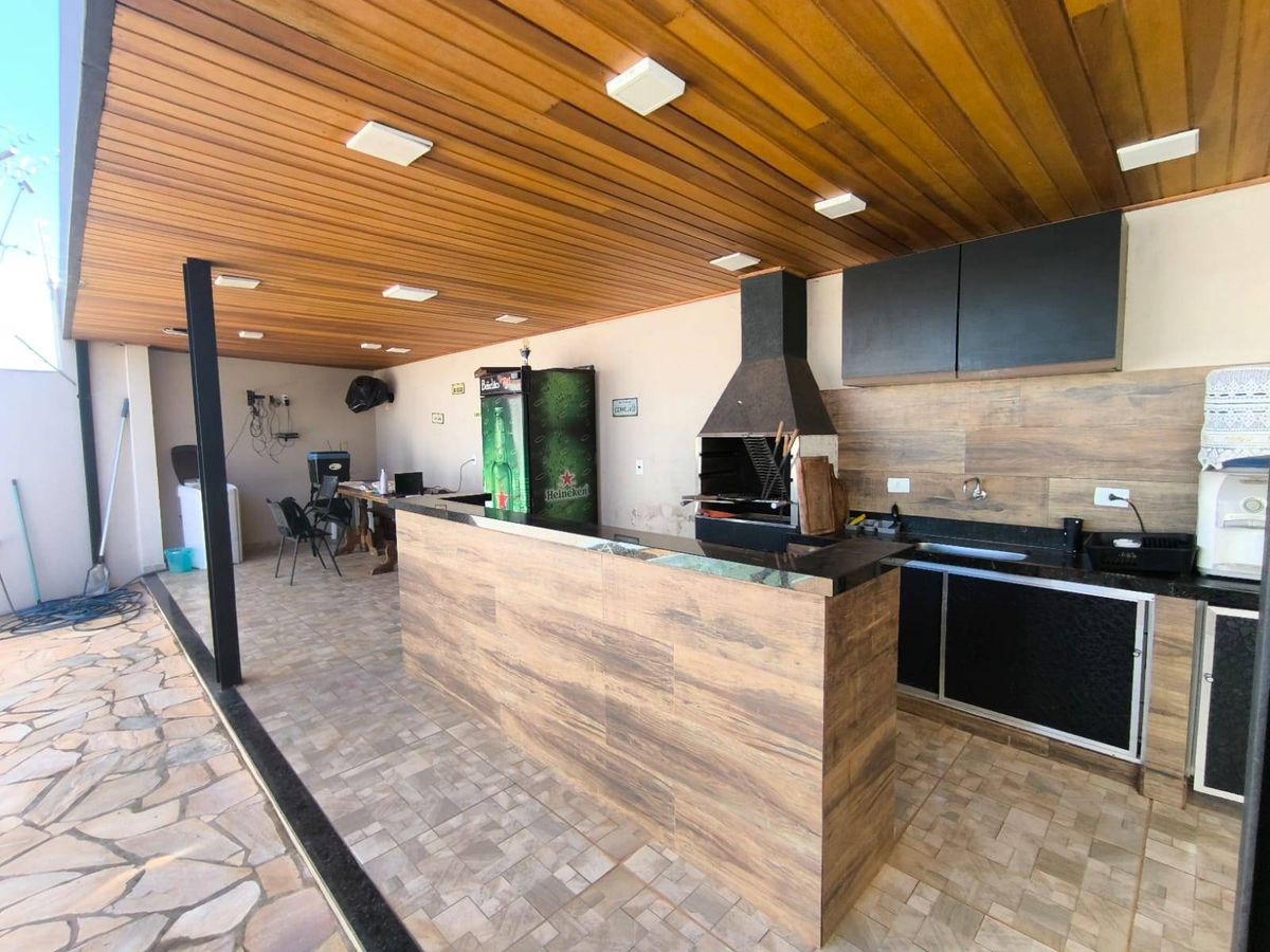 Casa à Venda com 3 Quartos, Cozinha com Móveis Planejados e Área de Lazer com Piscina, Churrasqueira e Forno à Lenha em São Rogério II - Avaré - Casa em Residencial São Rogério II, Avaré - à venda - CRYSTAL IMÓVEIS