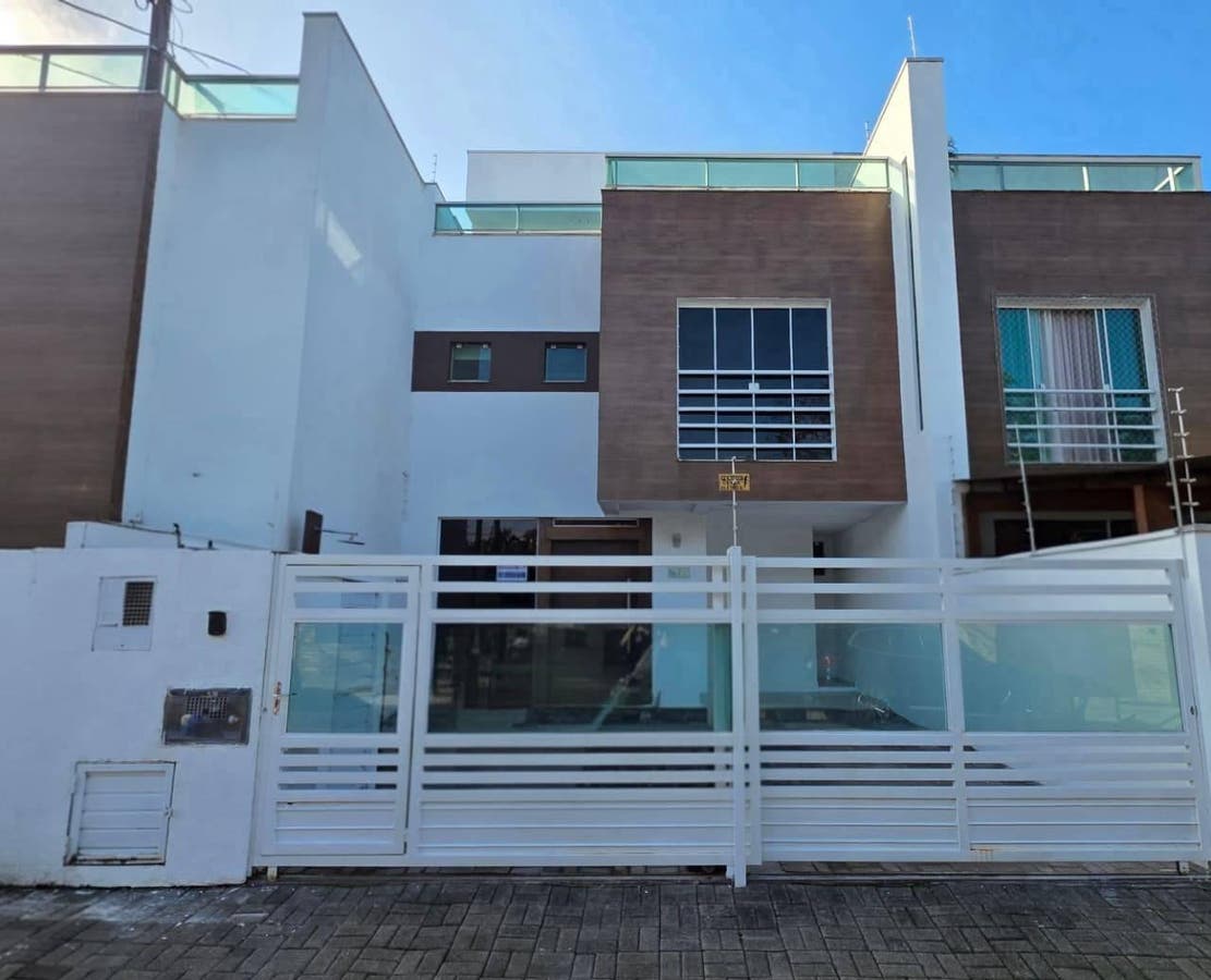 SOBRADO GEMINADO - PRAIA DOS AMORES, BALNEÁRIO CAMBORIÚ - Casa Geminada em Praia dos Amores, Balneário Camboriú - à venda - Brava Norte Imóveis