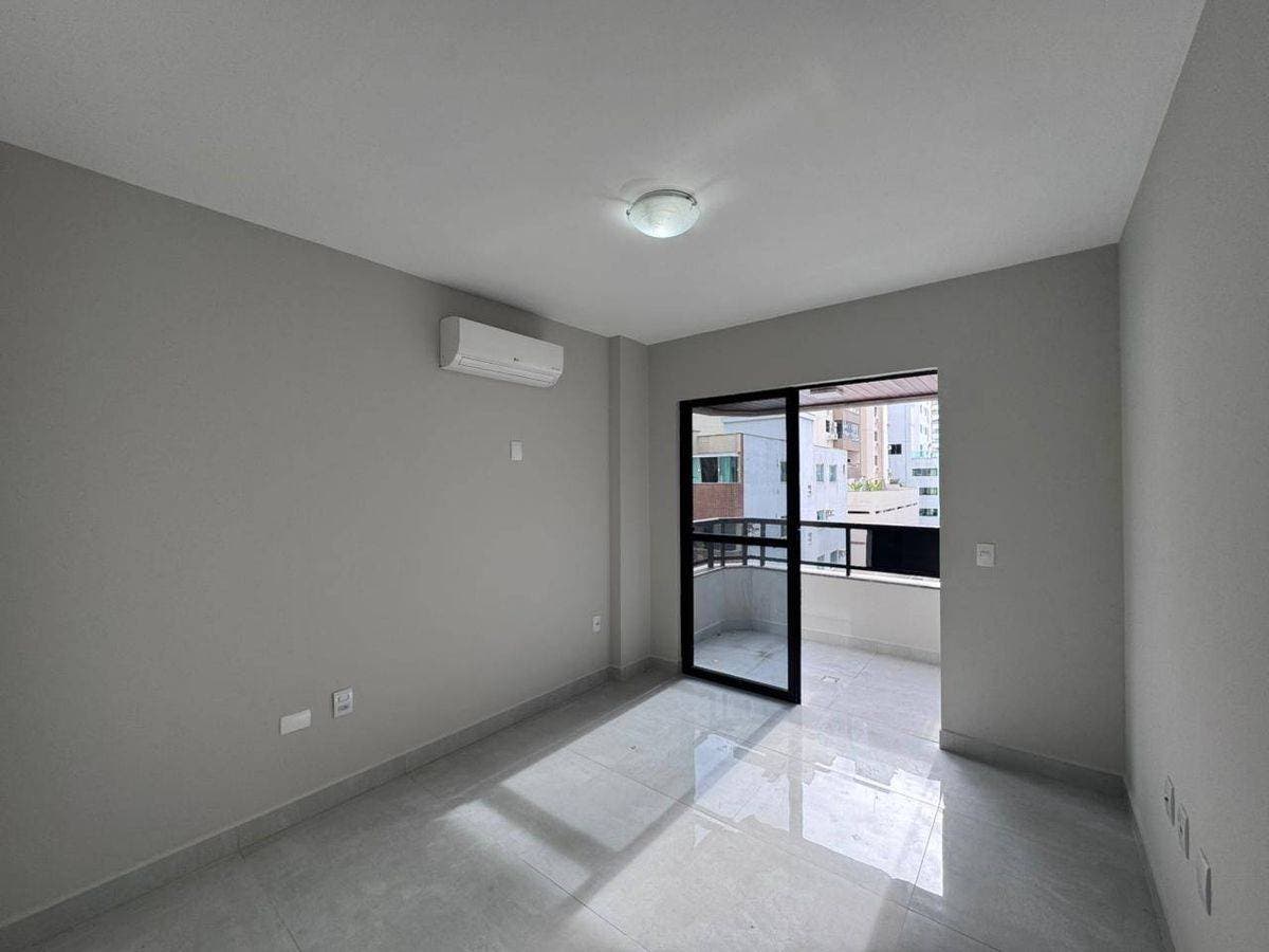Apartamento á venda com 3 dormitórios e 1 vaga no Centro de Balneário Camboriú - Apartamento em Centro, Balneário Camboriú - à venda - Desc Imóveis