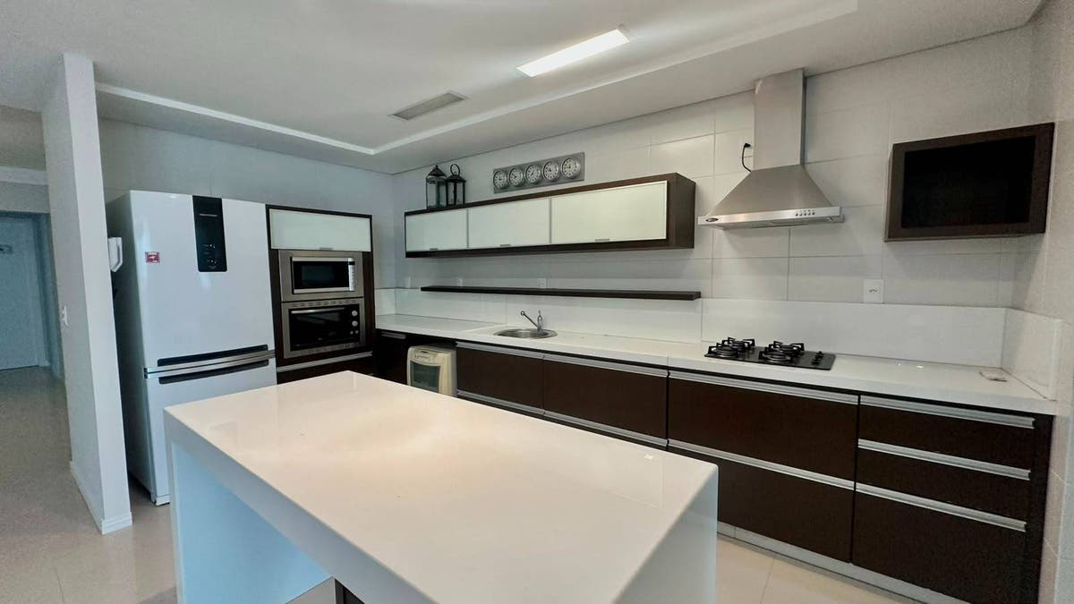 APARTAMENTO COM VISTA MAR 3 SUÍTES NO CENTRO DE BALNEÁRIO CAMBORIÚ - Apartamento em Centro, Balneário Camboriú - para locação - Brava Norte Imóveis