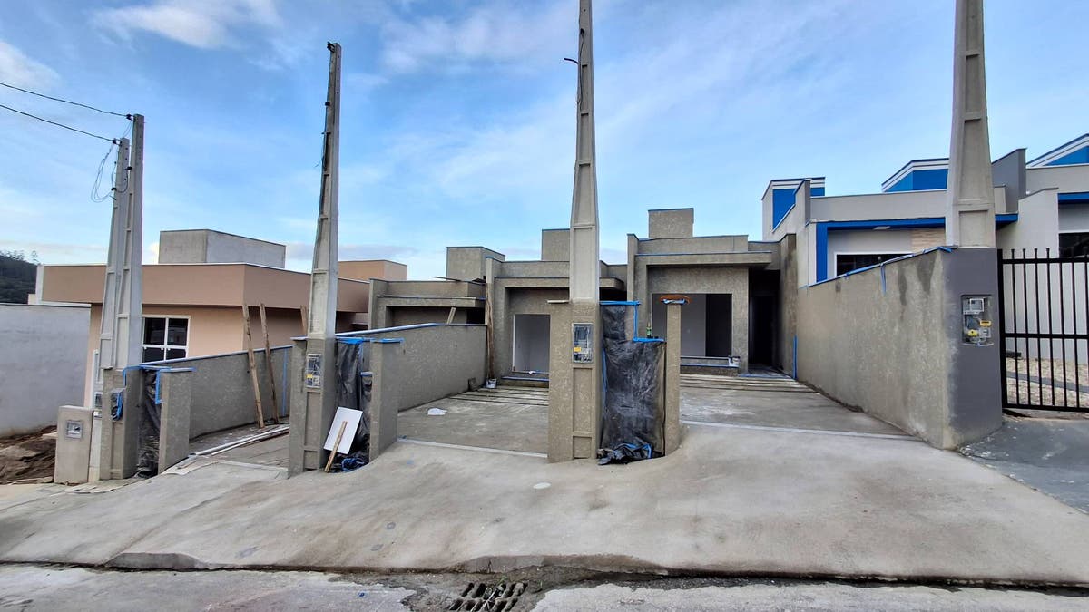 Lindo Geminado à Venda - Jaraguá 99 - Casa em Jaraguá 99, Jaraguá do Sul - à venda - Guara Imóveis Ltda