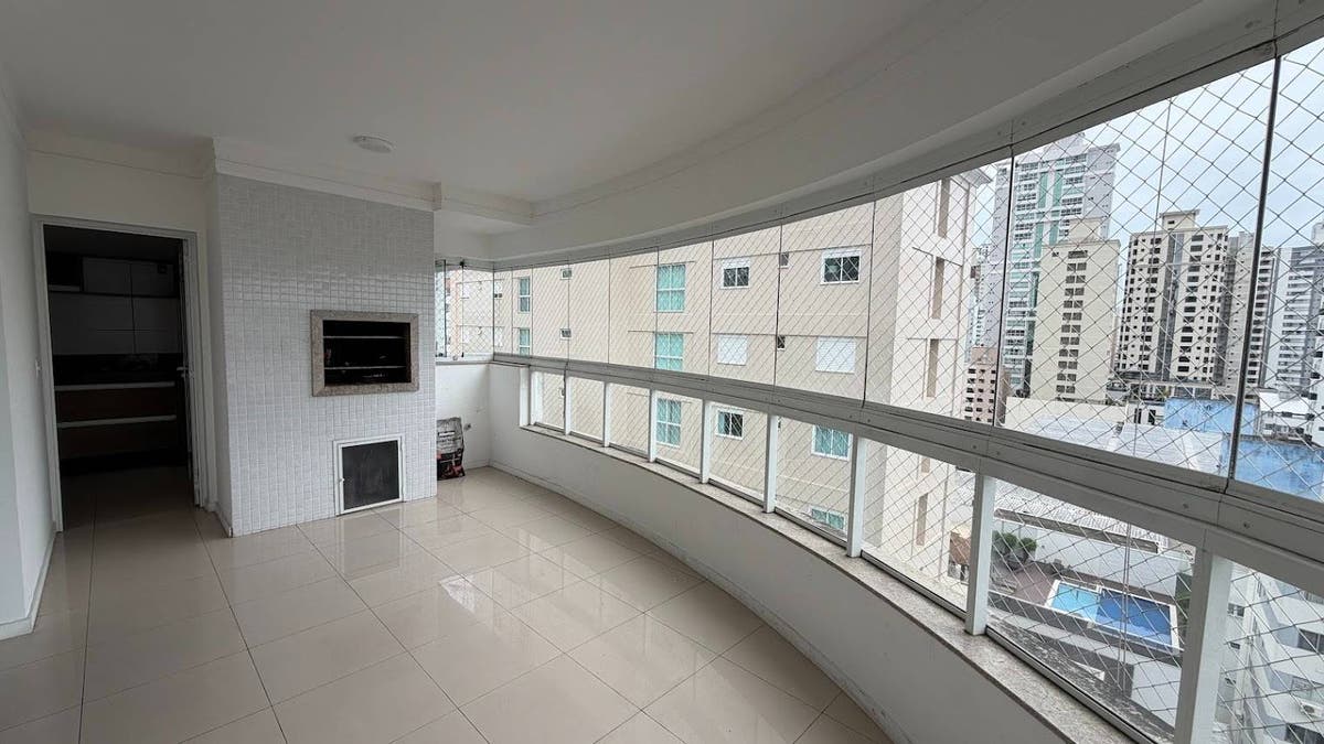 APARTAMENTO 2 QUARTOS 2 VAGAS - LOCAÇÃO - CENTRO - BALNEAIO CAMBORIU/SC - Apartamento em Centro, Balneário Camboriú - para locação - Imóveis na Brava