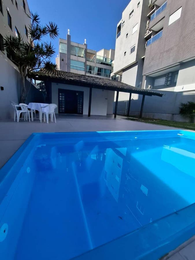 CASA COM PISCINA PROXIMA AO MAR NA PRAIA MARISCAL PARA LOCAÇÃO DE TEMPORADA EM BOMBINHAS/SC - Casa em Mariscal, Bombinhas - para temporada - PRIME INVESTIMENTOS