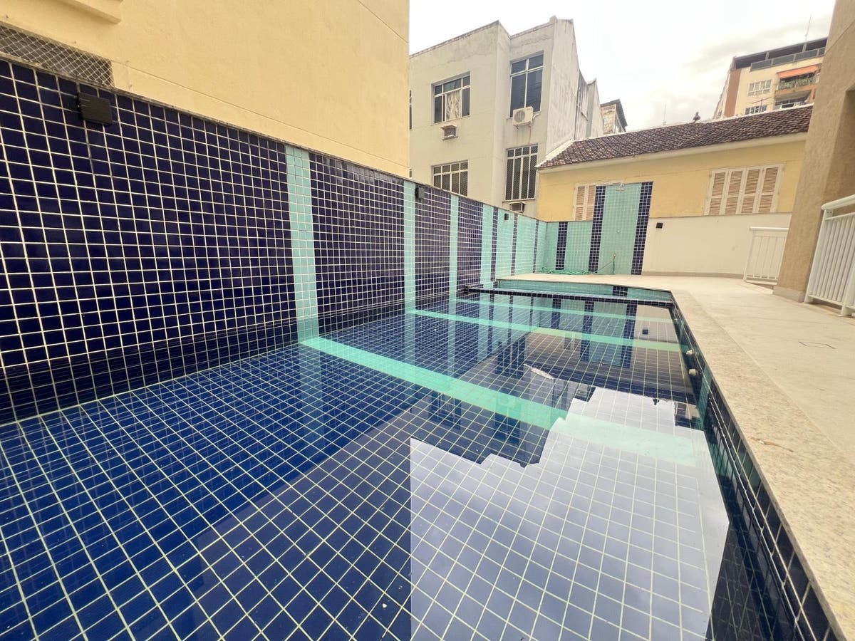 Apartamento a venda, EXCLUSIVIDADE! Varanda, sala em 2 ambientes, 2 quartos sendo 1 suíte, closet, banheiro social, cozinha com móveis planejados, área de serviço, 1 vaga de garagem na escritura. Prédio com infraestrutura, Rua Araújo Pena. - Apartamento em Tijuca, Rio de Janeiro - à venda - MIGUEZ IMOBILIÁRIA