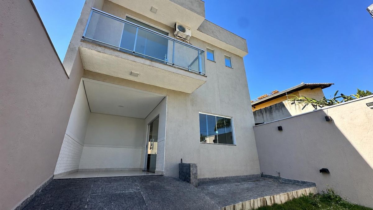 Linda Casa Duplex 3 Quartos com Suíte no Jardim Casa Branca em Betim - Duplex em Jardim Casa Branca, Betim - à venda - Via M Empreendimentos Imobiliários Ltda