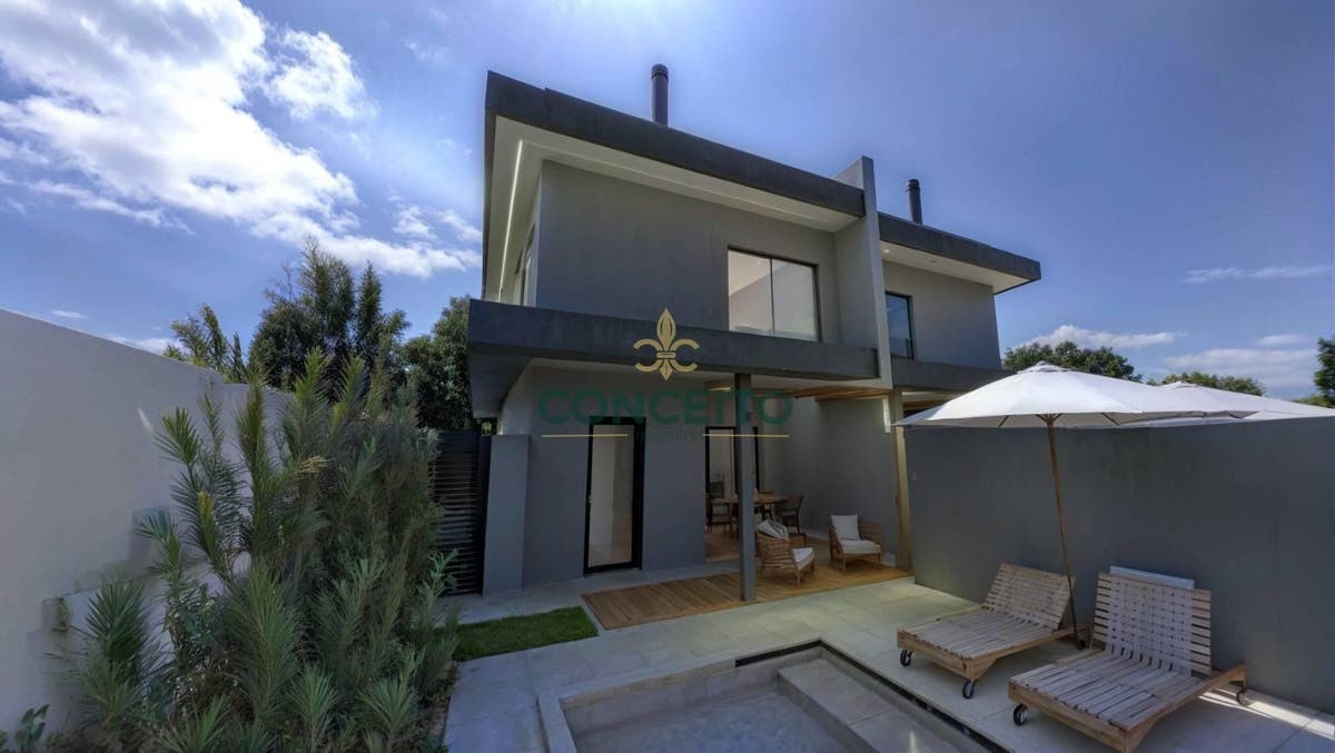 Casa à venda com piscina, 3 quartos - Canasvieiras, Florianópolis - Casa em Canasvieiras, Florianópolis - à venda - Conceito Imóveis