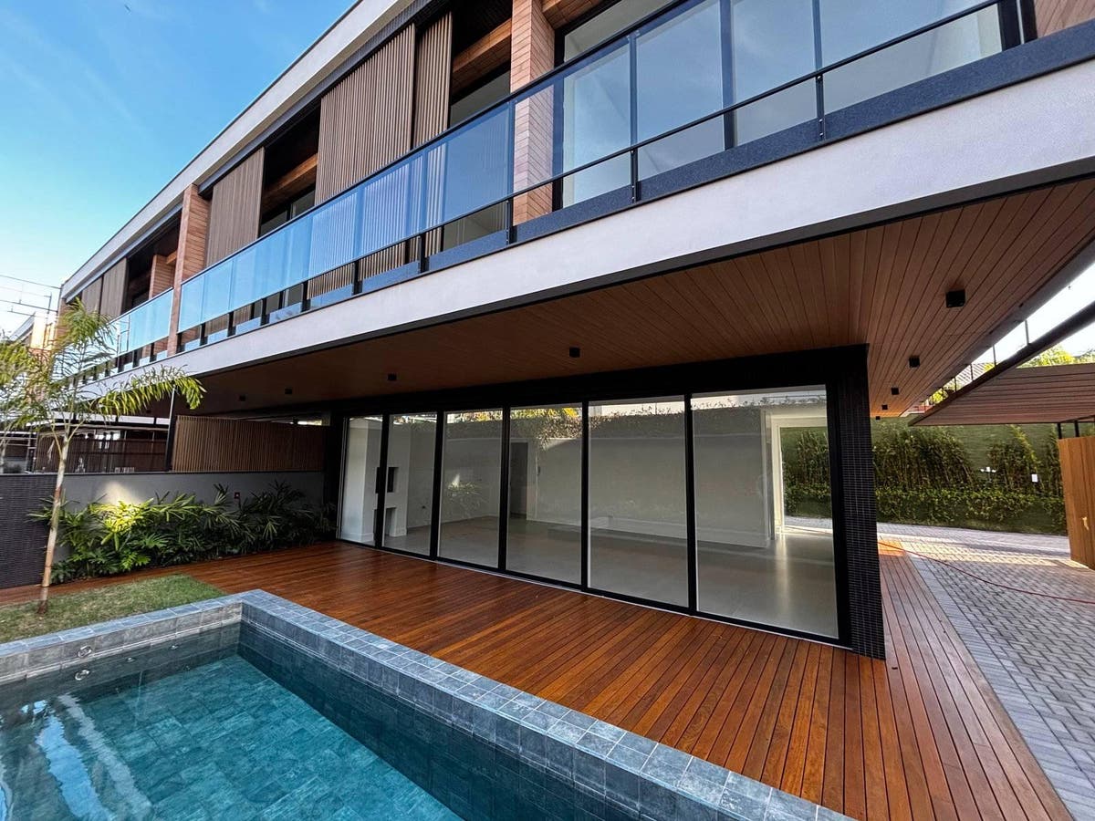 Casa no Condomínio Pátio Estaleiro com 4 suítes em Balneário Camboriú à venda - Casa de Condomínio em Praia do Estaleiro, Balneário Camboriú - à venda - WOW Imobiliária Ltda