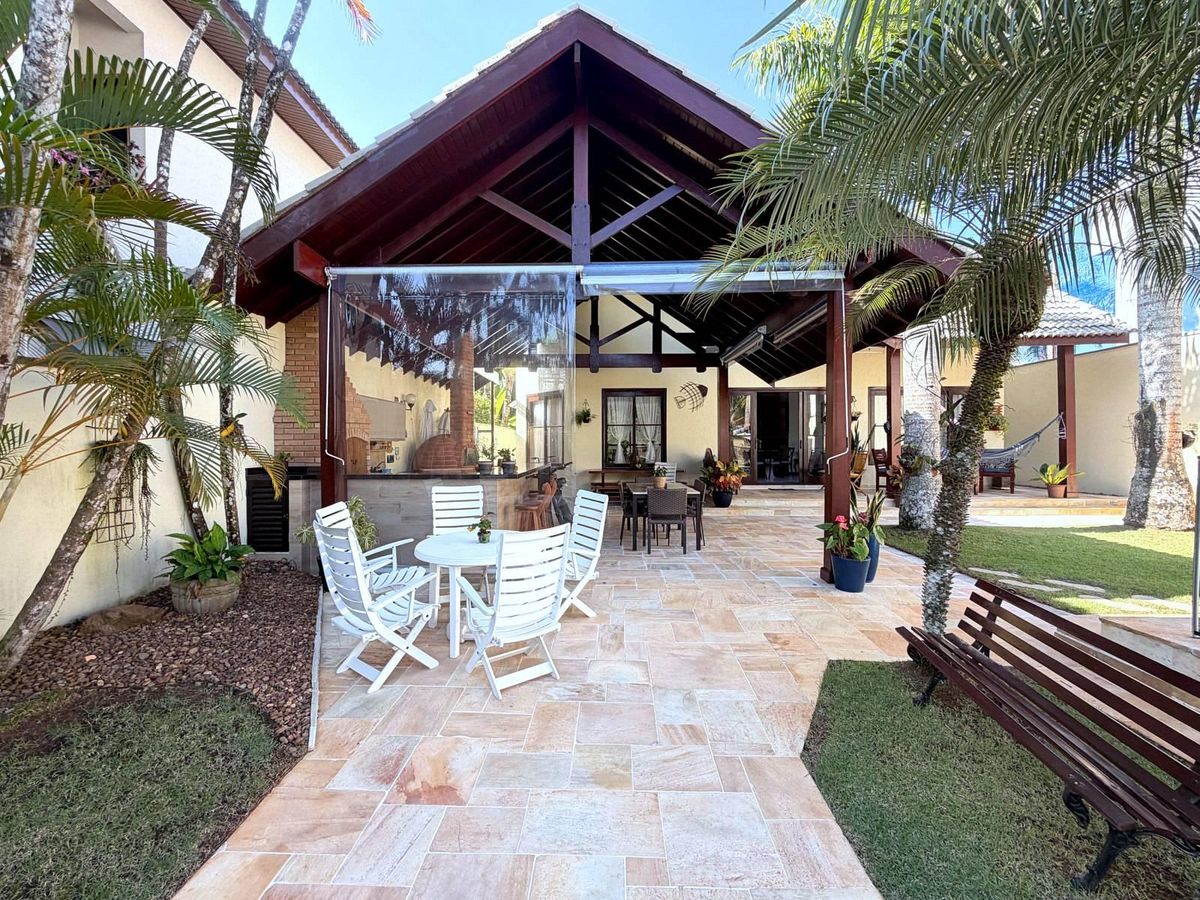 Villa Barradas — O charme de uma casa com alma… e o privilégio de viver o Jardim Acapulco. - Casa de Condomínio em Jardim Acapulco, Guarujá - à venda - G.K.N EMPREENDIMENTOS E PARTICIPAÇÕES IMOBILIÁRIAS LTDA