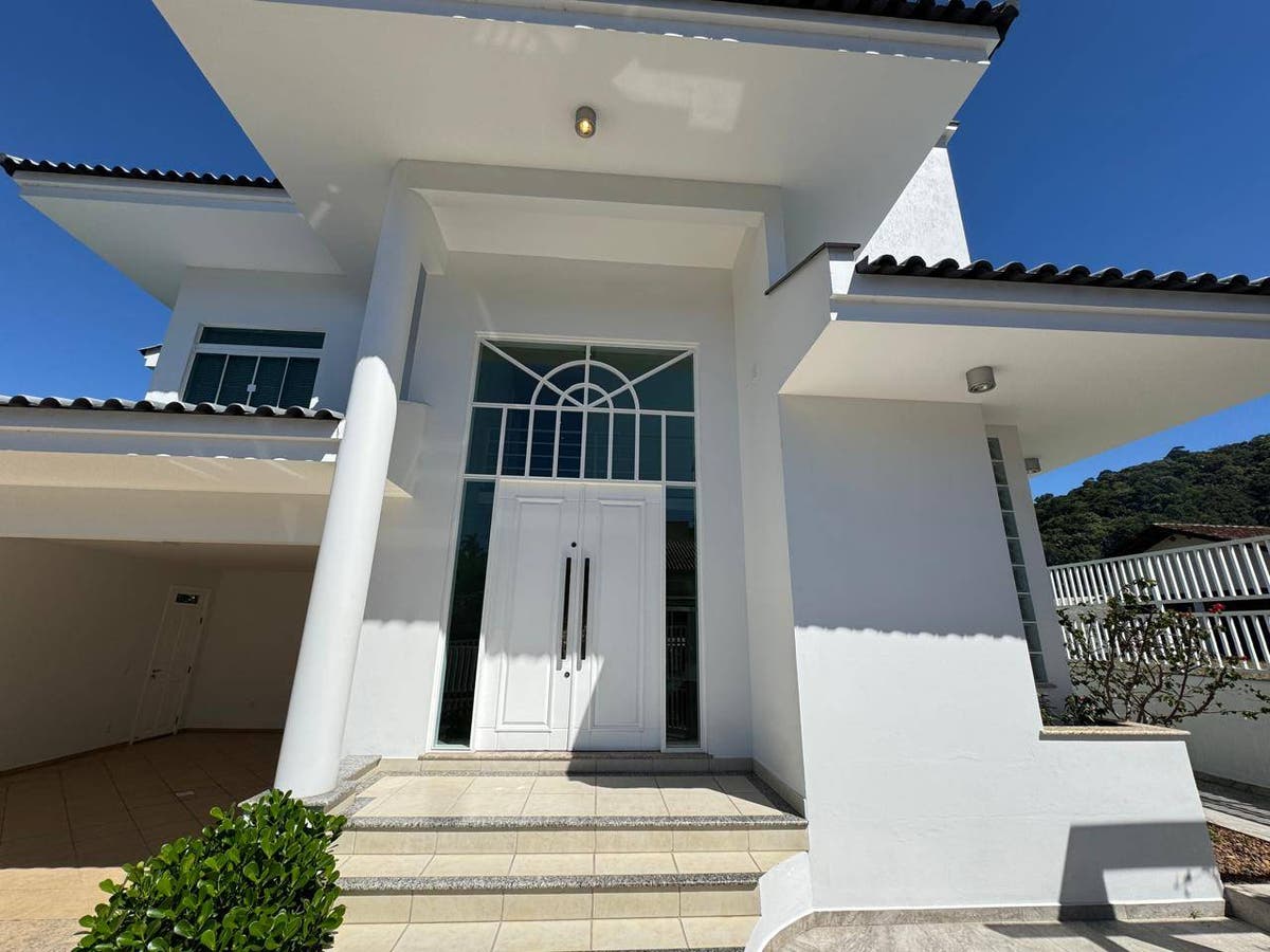 Casa com 4 quartos sendo 2 suítes e 2 demi-suítes à venda, 396.0m² de terreno e 322.23m² de área privativa por R$ 2.590.000,00 - Czerniewicz - Jaraguá do Sul - SC - Casa em Czerniewicz, Jaraguá do Sul - para locação e à venda - Imobiliária Piermann