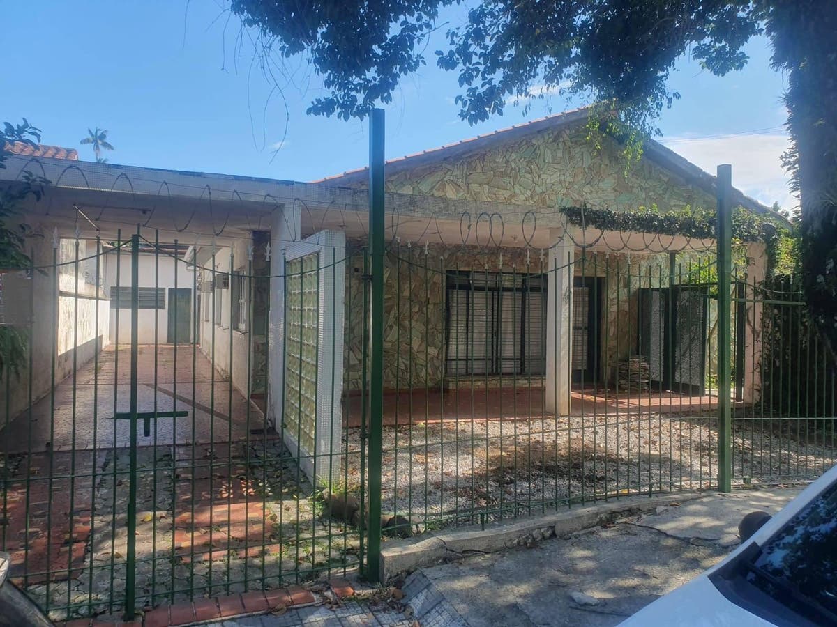 CASA DE ESQUINA À VENDA| SUMARÉ- CARAGUATATUBA-SP - Casa em Sumaré, Caraguatatuba - à venda - Vilela Imóveis