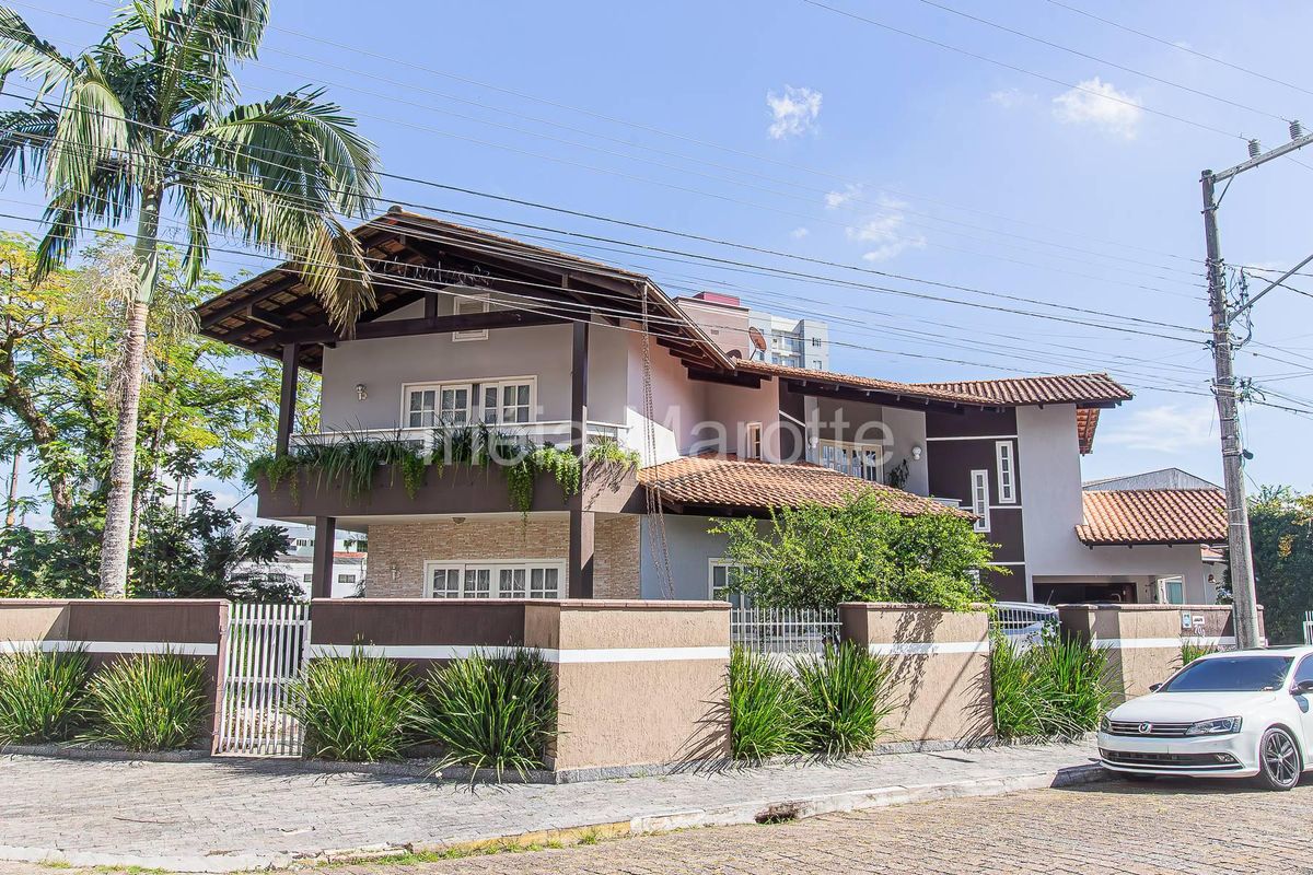 Casa na Vila Nova em Jaraguá do Sul com 5 quartos e piscina - Casa em Vila Nova, Jaraguá do Sul - à venda - Imóveis Bem Bacanas