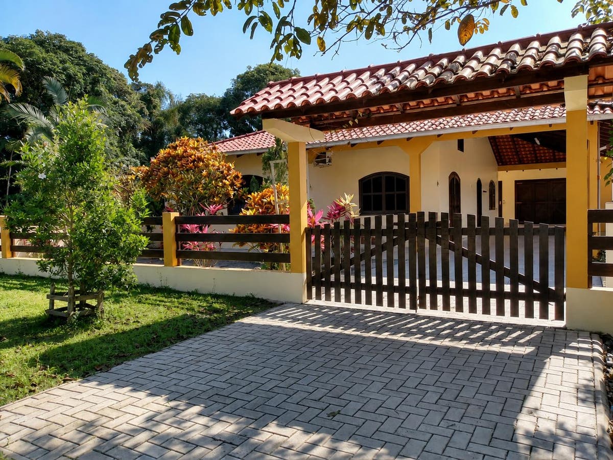 Casa Com 138,60 m² A 250 Metros Da Praia No Balneário Rainha - Casa em Rainha do Mar, Itapoá - à venda - Imobiliaria Patricia Claudino