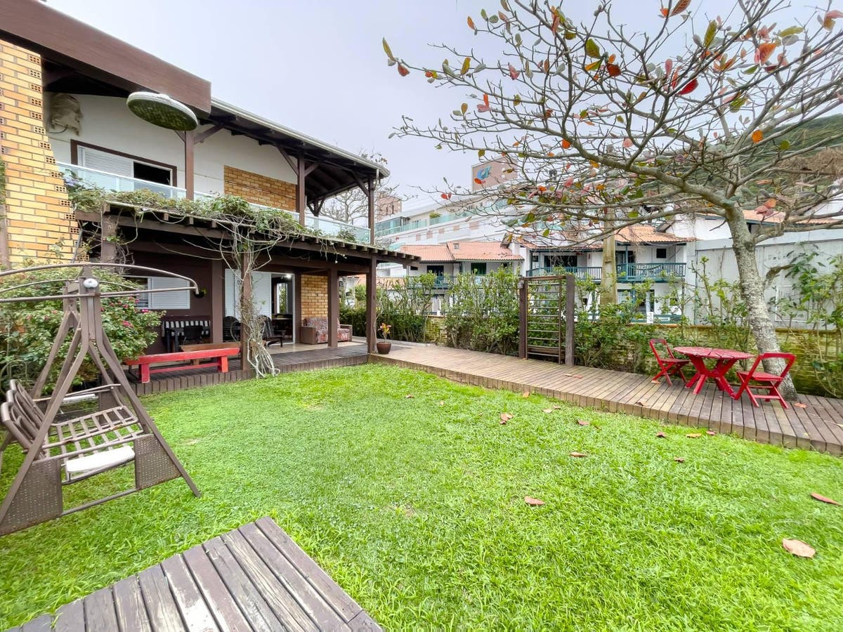 Casa Beira Mar para Locação de Temporada - Para 12 Pessoas - Praia de Bombas - Bombinhas/SC - Casa em Bombas, Bombinhas - para temporada - PRIME INVESTIMENTOS