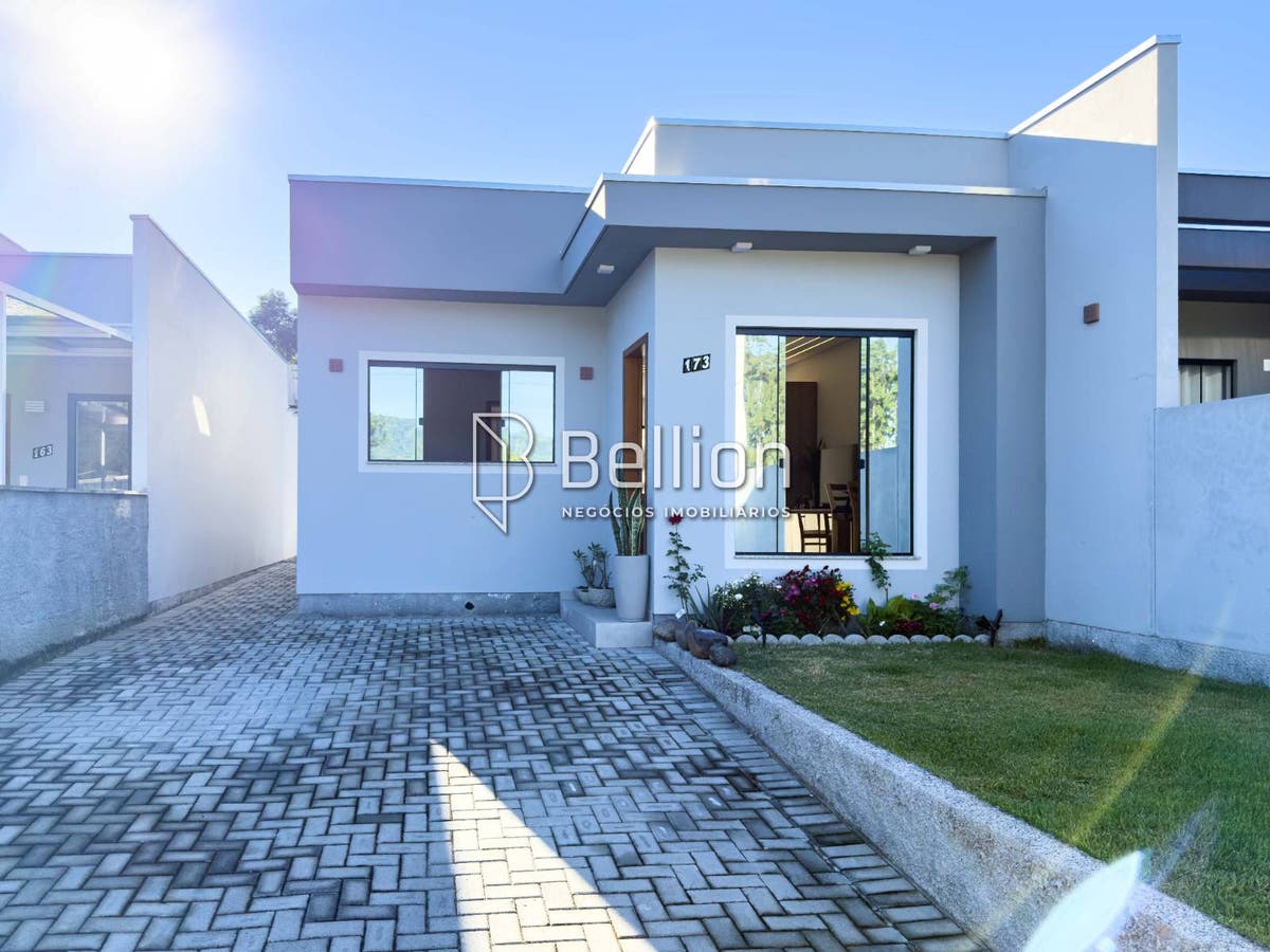 Casa ao Lado da Praça do Jeep Clube no Bairro Warnow, Indaial - Casa em Warnow, Indaial - à venda - Bellion Negocios Imobiliarios LTDA