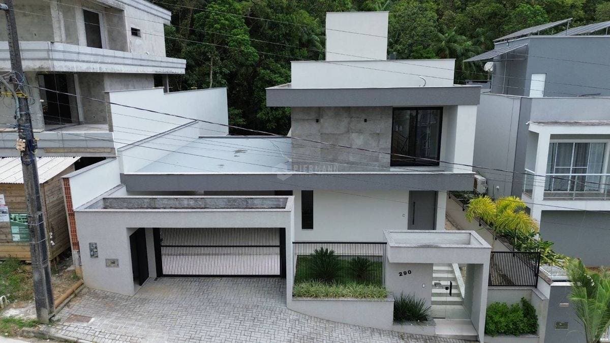 Casa com 3 suítes a venda, 360.0m² por R$ 2.200.000,00 - Amizade - Jaraguá do Sul - Casa em Amizade, Jaraguá do Sul - à venda - Imobiliária Piermann