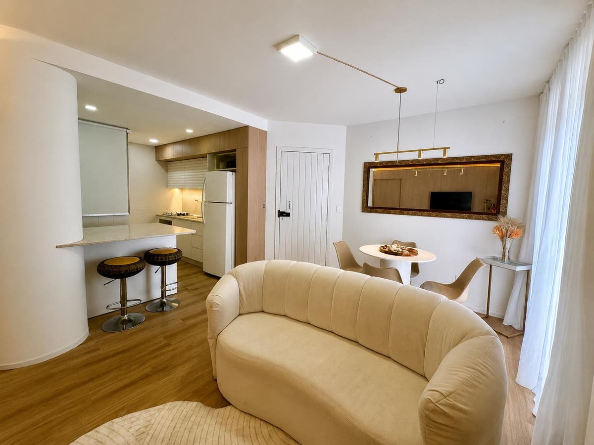 Apartamento à venda mobiliado, com 2 quartos - Abraão, Florianópolis - Apartamento em Abraão, Florianópolis - à venda - Conceito Imóveis