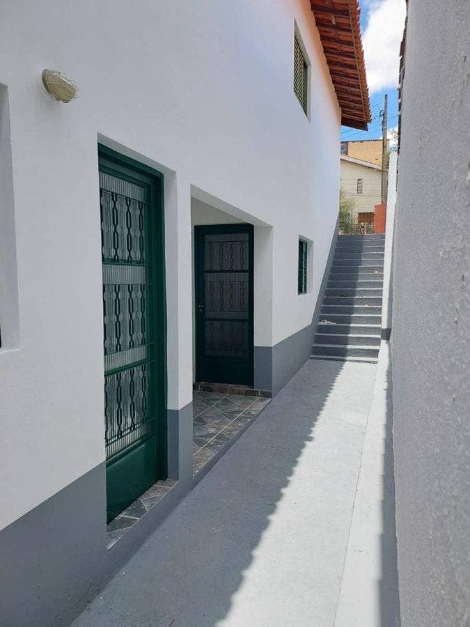 Casa de 1 dormitorio nos fundos com entrada unica - Casa em Jardim das Cerejeiras, Atibaia - para locação - Di Casa Imóveis Atibaia LTDA