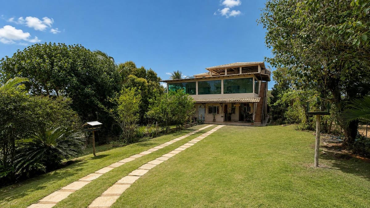 Chácara com 6 Quartos, Piscina e Mini Campo à Venda em Iriri – Anchieta - Chácara em Anchieta - à venda - Kaca Imoveis LTDA