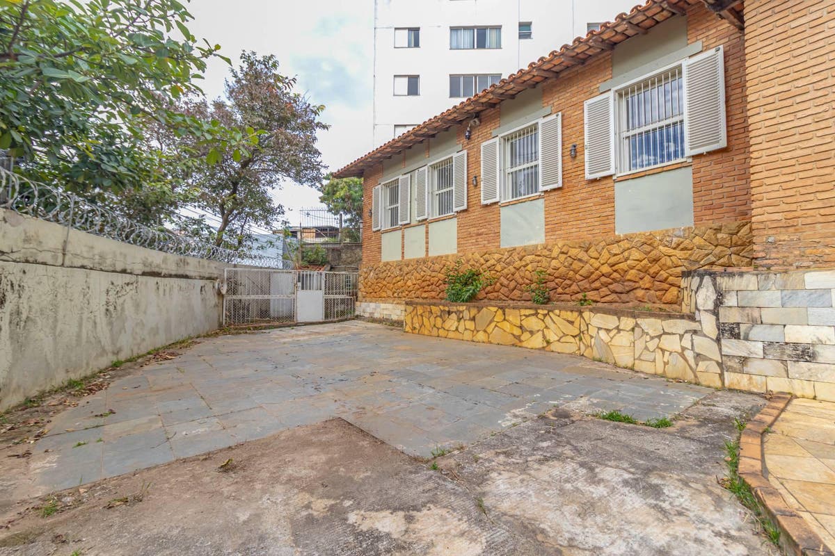 Casa com 7 quartos à Venda, São Lucas - Belo Horizonte - Casa em São Lucas, Belo Horizonte - à venda - Silvio Ximenes Imobiliária