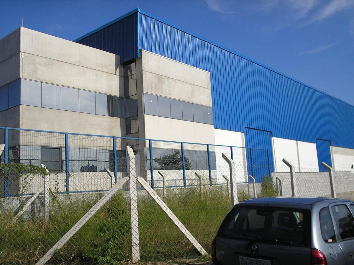 Estilo arquitetônico: industrial contemporâneo.