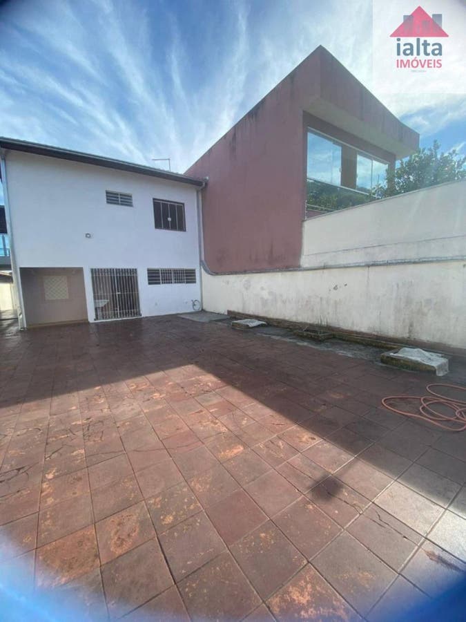 Sobrado Para Vender com 5 quartos 1 suítes no bairro Centro em Caraguatatuba - Sobrado em Centro, Caraguatatuba - à venda - IALTA IMOVEIS LTDA