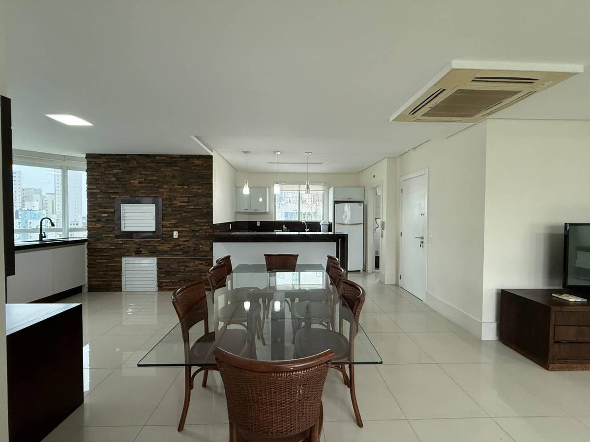 Apartamento para locação anual, sendo 01 apto por andar, 03 suítes e 03 vagas. - Apartamento em Centro, Balneário Camboriú - para locação - Desc Imóveis