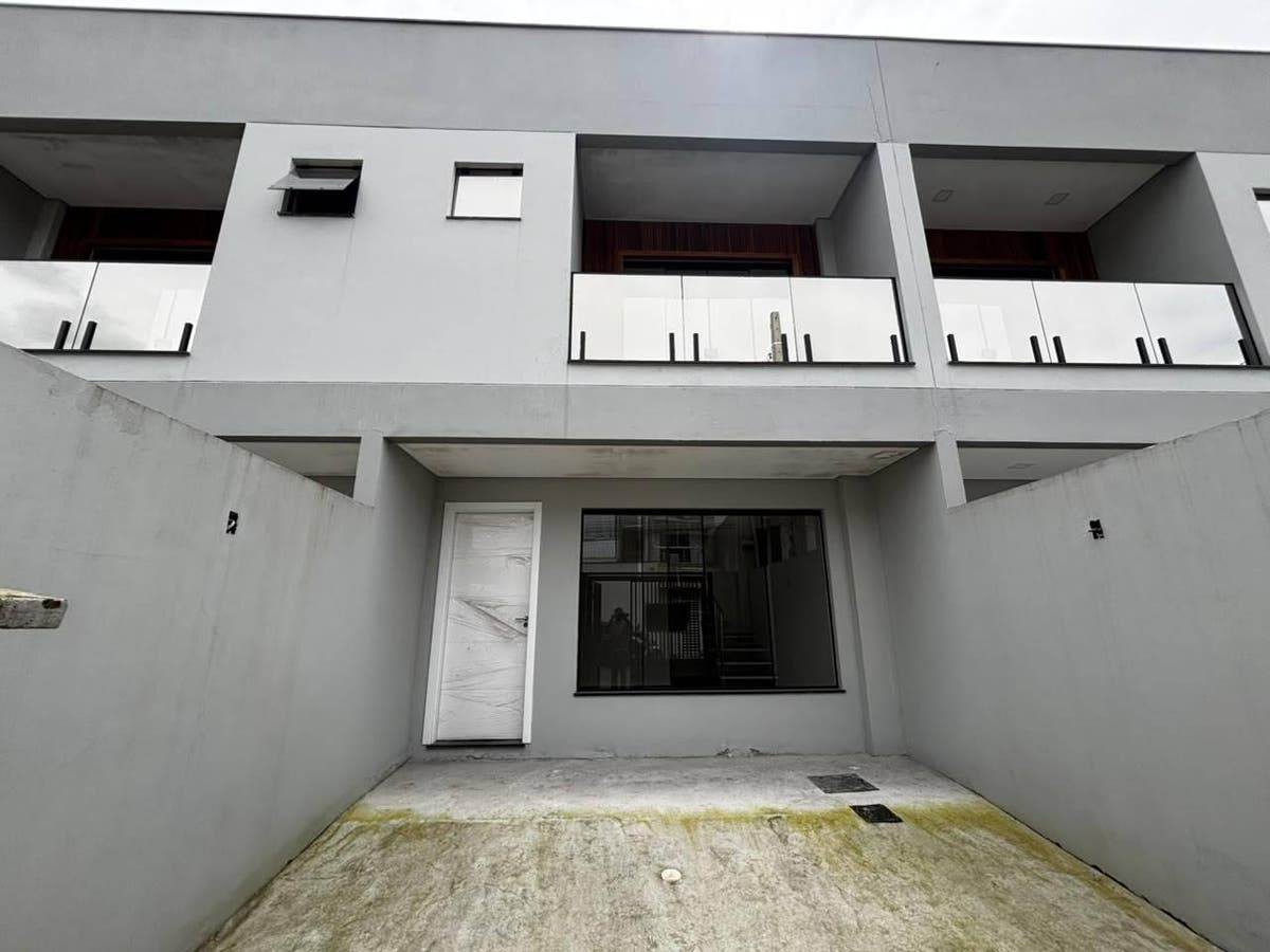 Sobrado de duas suítes no bairro Rio Pequeno - Sobrado em Rio Pequeno, Camboriú - à venda - Roseli Imóveis