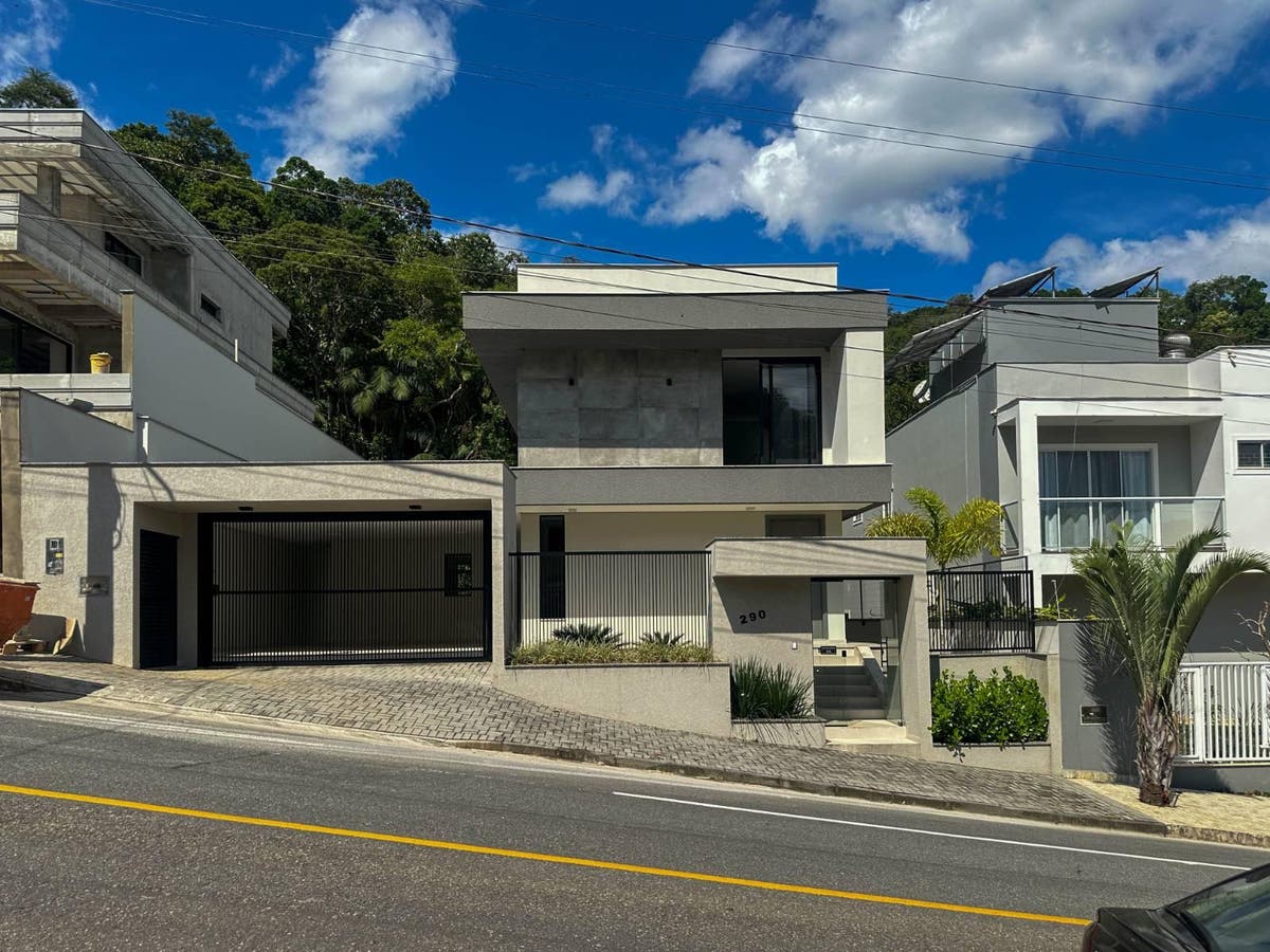 CASA COM 3 SUÍTES, AMIZADE - Casa em Amizade, Jaraguá do Sul - à venda - IMOB Imóveis