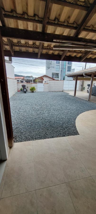 Casa á venda com 3 dormitórios sendo 2 suítes, amplo terreno, com placa solar, bairro Sta Regina Camboriu SC - Casa em Santa Regina, Camboriú - à venda - Ilaini Imóveis