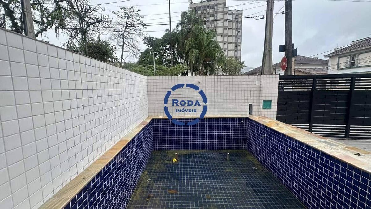 Sobrado na Vila Belmiro com 3 suítes, piscina e 2 vagas - Casa em Vila Belmiro, Santos - à venda - A.AYRES IMÓVEIS LTDA
