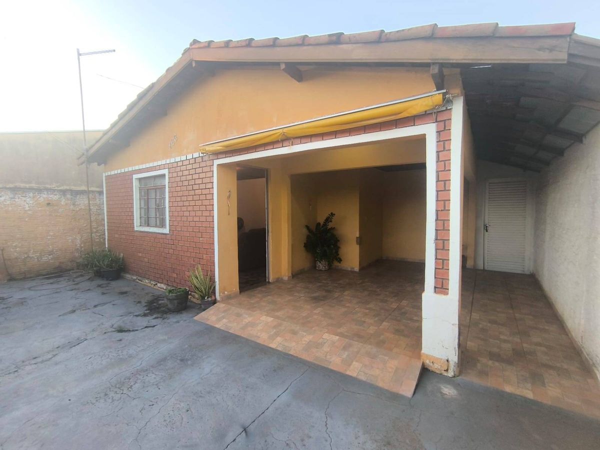 Casa à Venda com 2 Quartos, Garagem para 2 Carros e Edícula em Jardim Vera Cruz - Avaré - Casa em Jardim Vera Cruz, Avaré - à venda - CRYSTAL IMÓVEIS